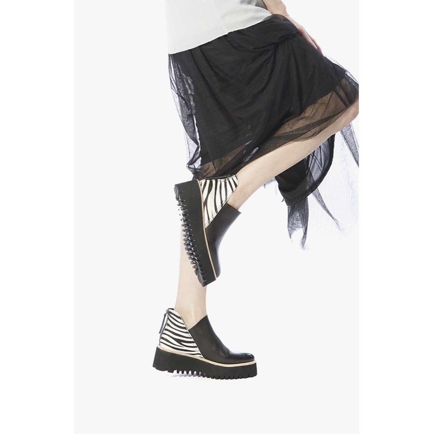 All Black Womens Flatform Jungle Tread Booties Black Zebra Size 10M