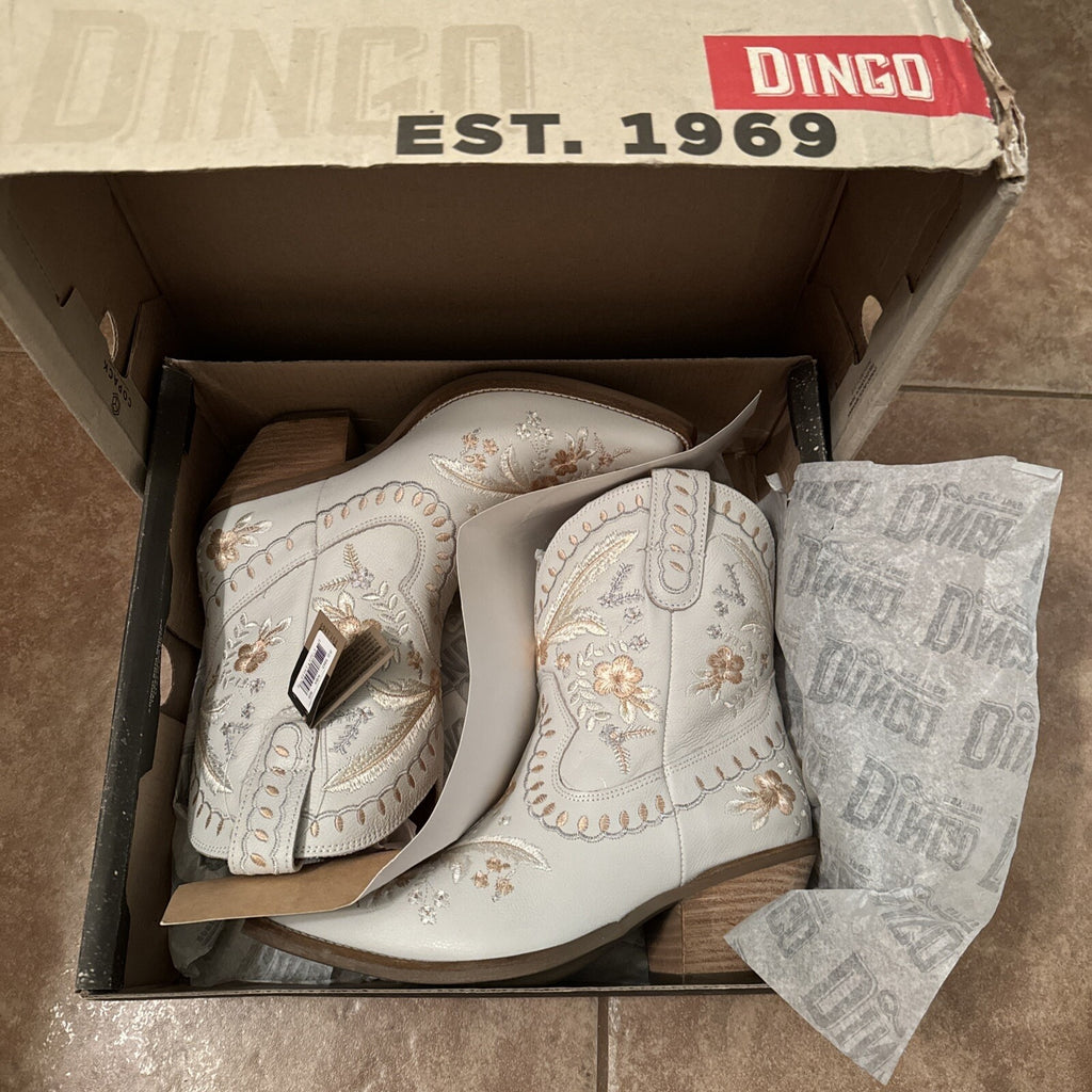 Dingo Womens DI748 White Primrose Pull On Block Heel Western Boot Size 8.5 M